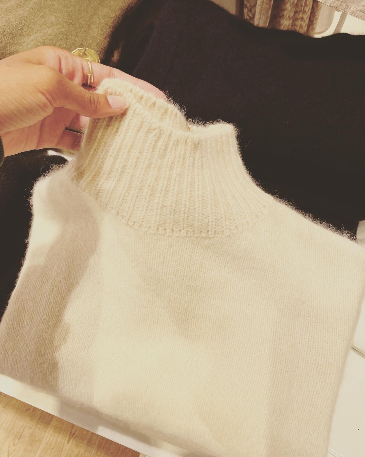 Cosy Up - In The Softest Racoon Sweaters