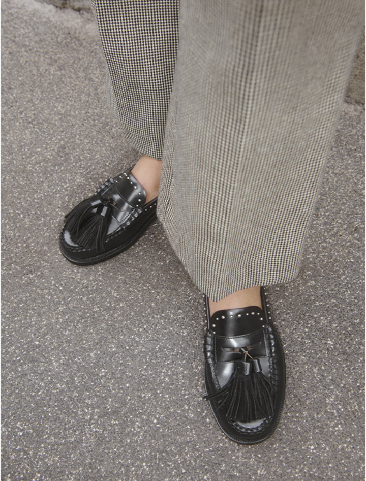 Sko | Leather Moccasin with Studs and Tassels - Black